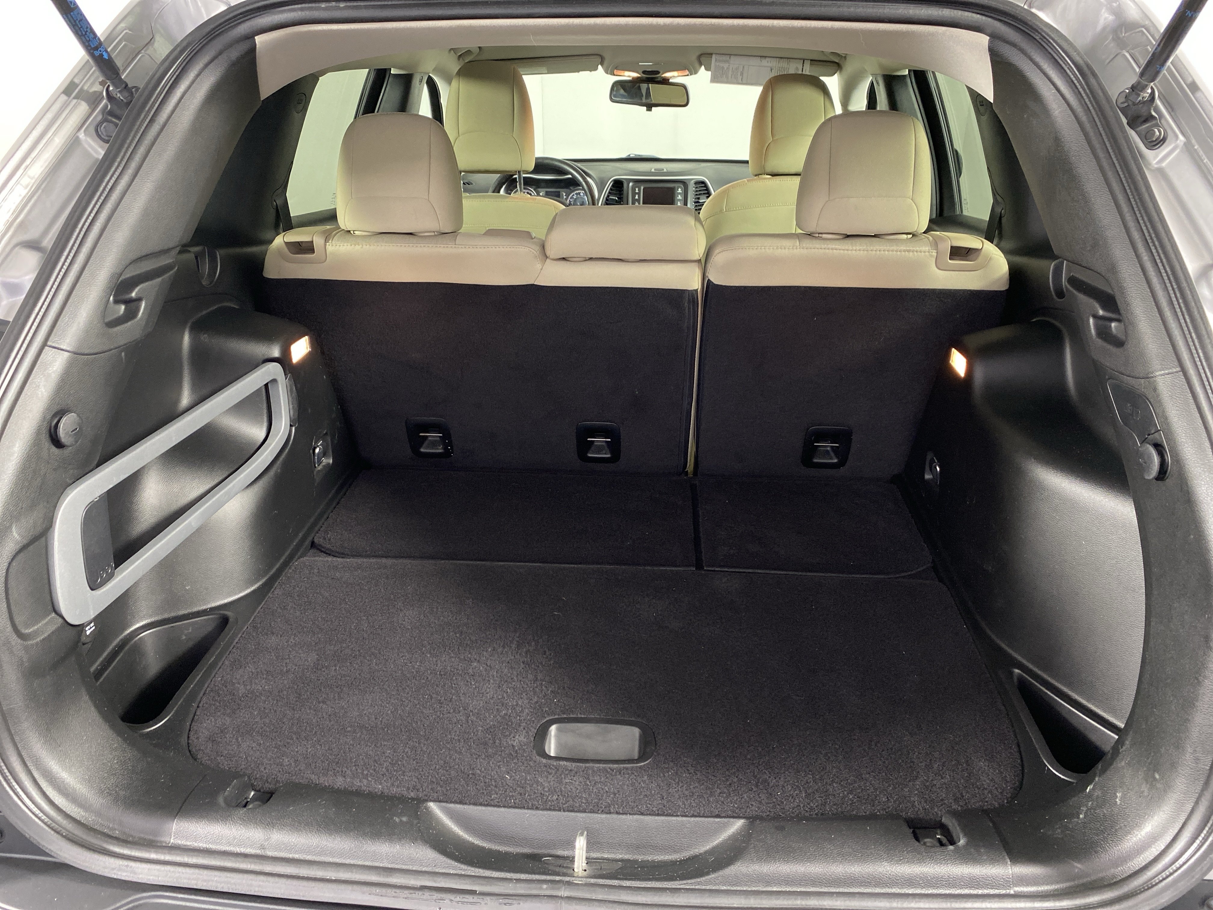Used 2017 Jeep Cherokee Sport AWD/4WD image 30