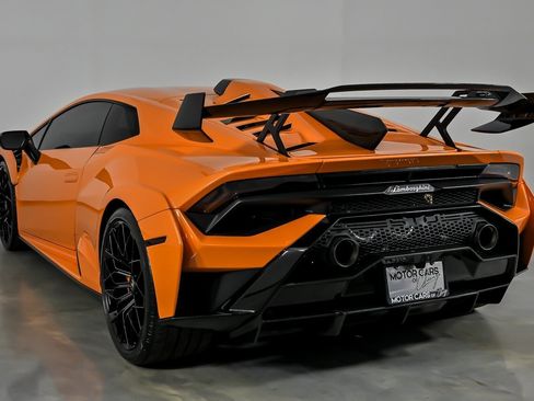 Used 2022 Lamborghini Huracan STO RWD image 12