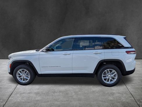 New 2025 Jeep Grand Cherokee Laredo image 7