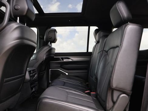 Used 2024 Jeep Wagoneer Series II AWD/4WD image 8
