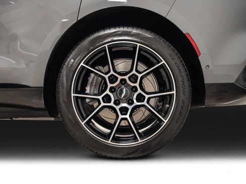 Used 2021 Aston Martin DBX image 19