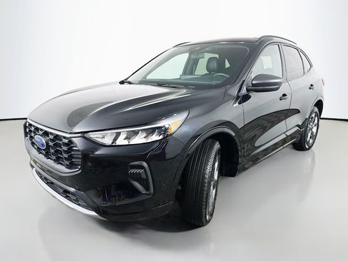 Used 2024 Ford Escape ST-Line w/ Tech Pack #1 AWD/4WD image 3