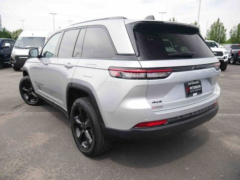 Certified 2025 Jeep Grand Cherokee Altitude AWD/4WD image 16