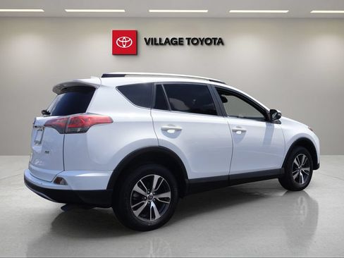 Certified 2018 Toyota RAV4 XLE FWD image 5