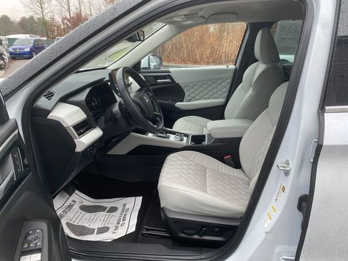 Used 2023 Mitsubishi Outlander SEL image 12