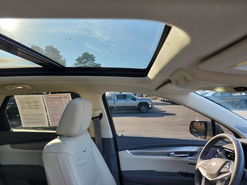 Used 2023 Cadillac XT5 Premium Luxury w/ Technology Package image 8