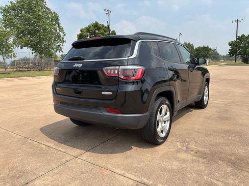 Used 2017 Jeep Compass Latitude w/ Cold Weather Group AWD/4WD image 25