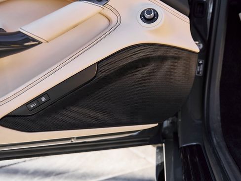 Used 2022 Ferrari F8 Tributo image 39