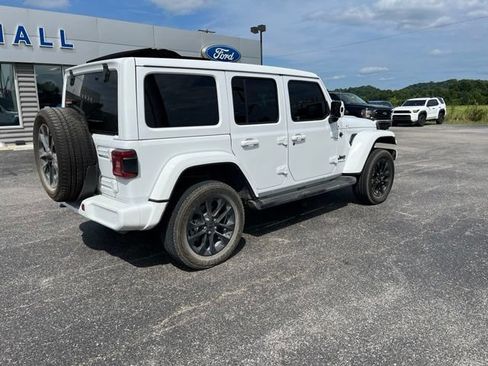 Used 2021 Jeep Wrangler Unlimited Sahara AWD/4WD image 3