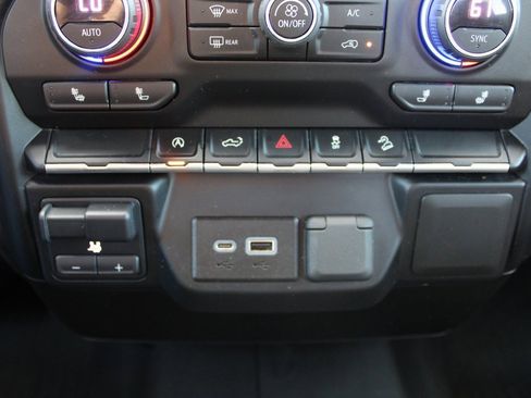 Used 2021 Chevrolet Silverado 1500 RST image 37