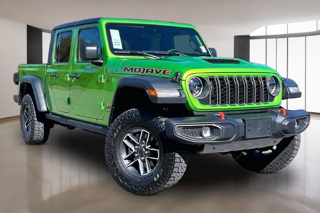 Used 2025 Jeep Gladiator Mojave w/ Convenience Group AWD/4WD image 3