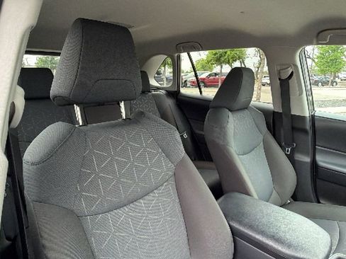 Certified 2025 Toyota RAV4 XLE image 40