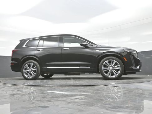 Certified 2025 Cadillac XT6 Premium Luxury w/ Platinum Package AWD/4WD image 32