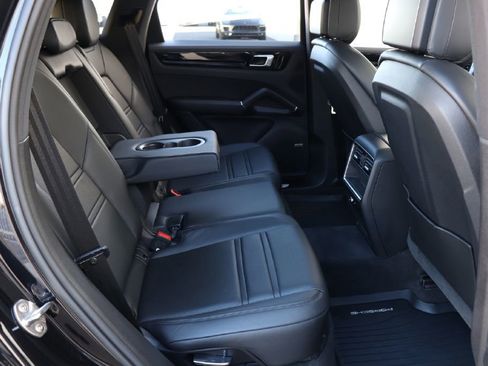 Used 2019 Porsche Cayenne S image 28