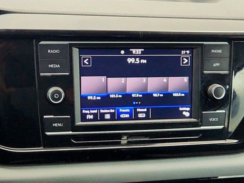 Used 2022 Volkswagen Taos S image 18