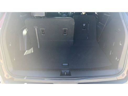 Used 2023 Chevrolet Traverse LT FWD image 18