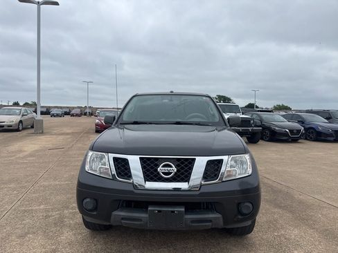 Used 2015 Nissan Frontier SV RWD image 3