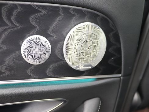 Used 2019 Mercedes-Benz E 300 4MATIC image 13