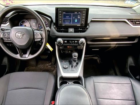 Used 2021 Toyota RAV4 LE image 16