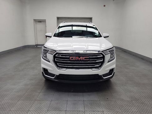 Used 2024 GMC Terrain SLT image 14
