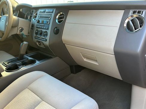 Used 2008 Ford Expedition XLT image 24