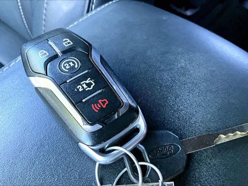 Used 2017 Ford Explorer Platinum AWD/4WD image 14