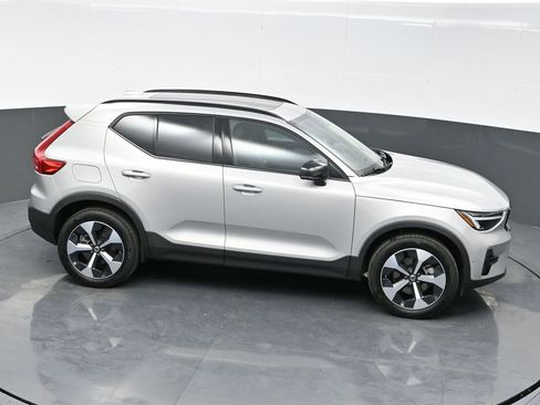 Used 2024 Volvo XC40 B5 Plus image 23