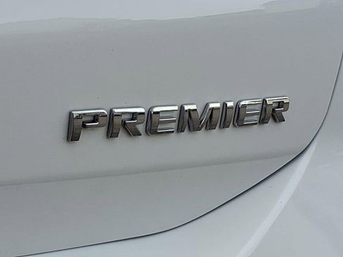 Used 2023 Chevrolet Equinox Premier image 34