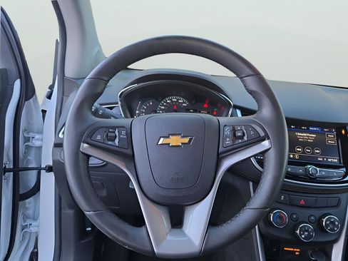 Used 2022 Chevrolet Trax LT w/ LT Convenience Package image 30