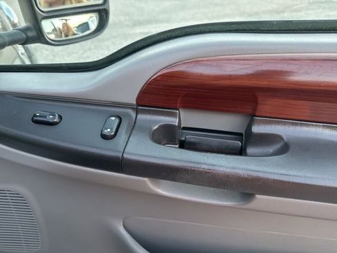 Used 2005 Ford F250 Lariat image 17