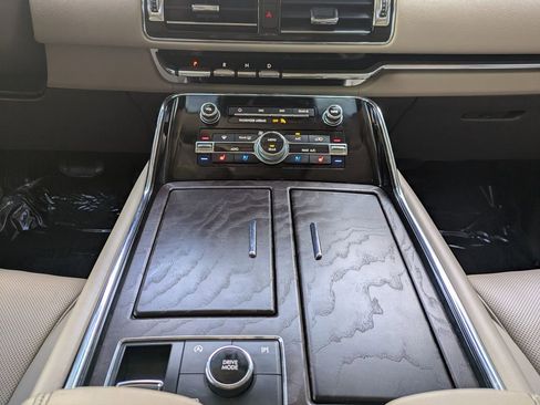 Certified 2024 Lincoln Navigator L Reserve image 22