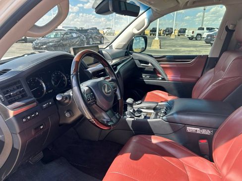 Used 2017 Lexus LX 570 4WD w/ Luxury Package image 10