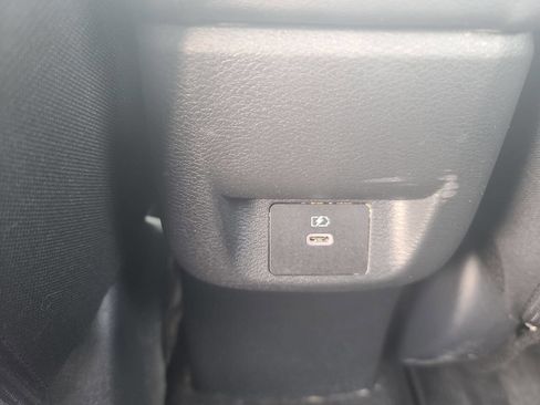 Used 2024 Nissan Versa SV w/ Trunk Package image 30