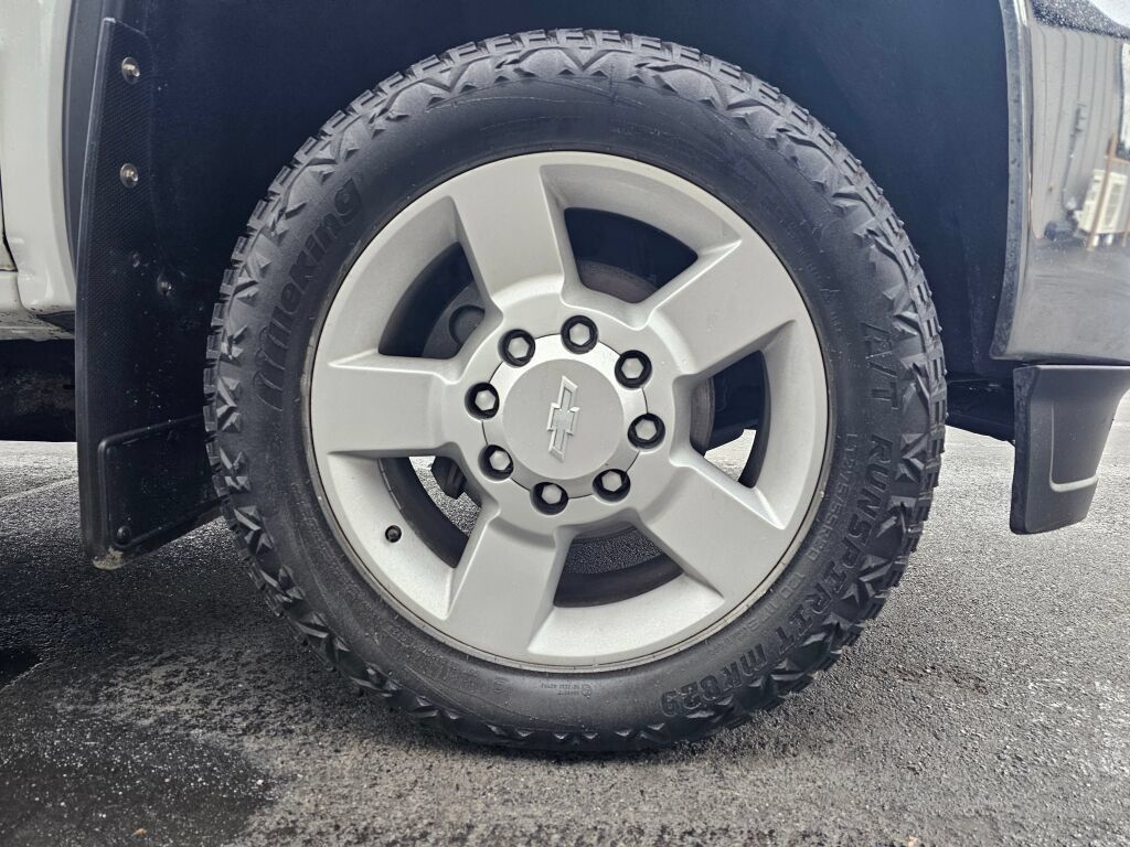Used 2018 GMC Sierra 3500 SLE w/ SLE Fleet Preferred Package AWD/4WD image 9