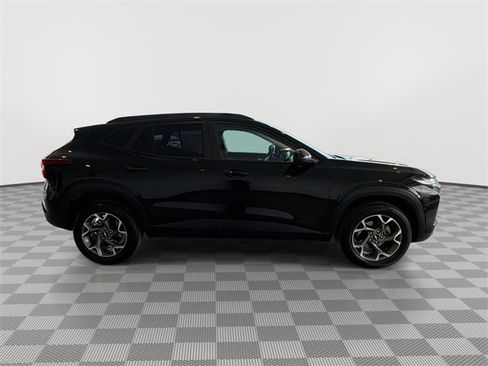 Certified 2025 Chevrolet Trax LT w/ LT Convenience Package image 12