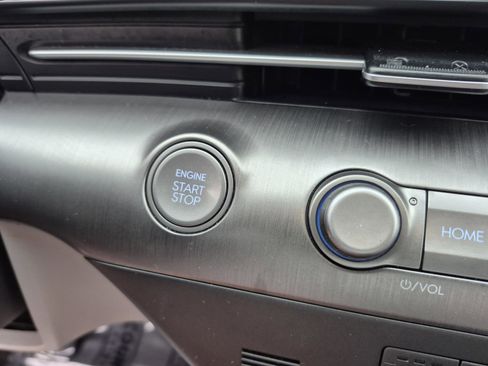 Certified 2024 Hyundai Kona Limited AWD/4WD image 39