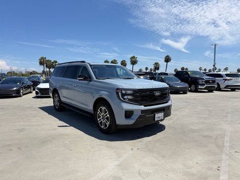 Used 2025 Ford Expedition Max Active RWD image 4
