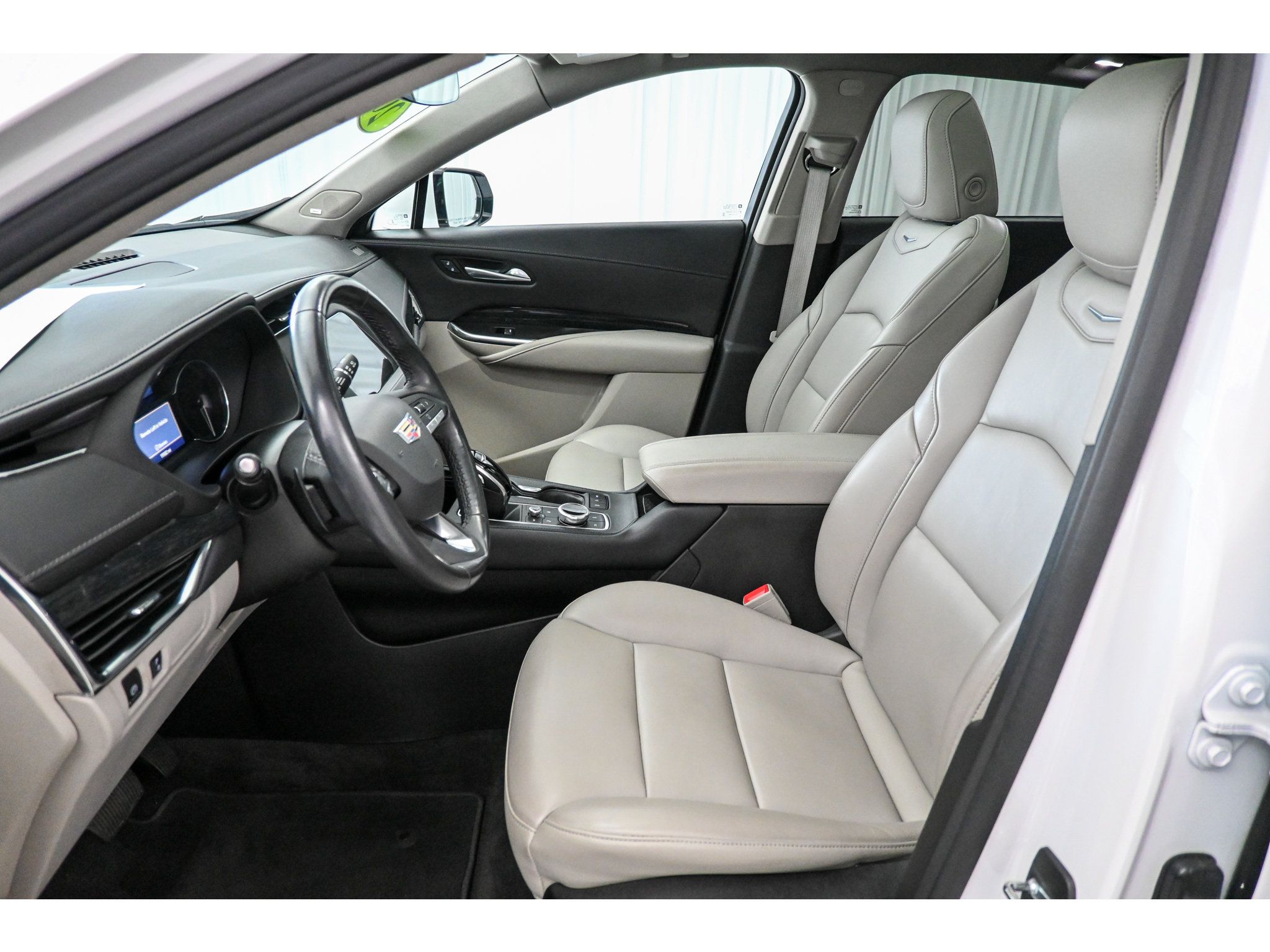 Used 2023 Cadillac XT4 Premium Luxury w/ Cold Weather Package FWD image 11