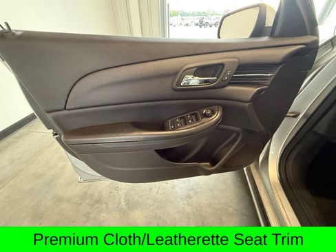 Used 2016 Chevrolet Malibu LT FWD image 11