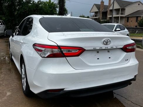 Used 2020 Toyota Camry LE FWD image 9
