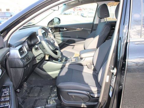 Used 2019 Kia Sorento L image 11