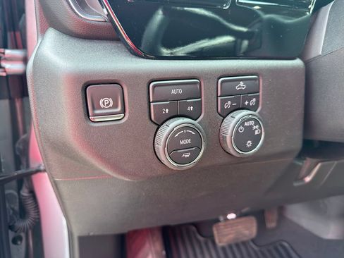 Used 2025 Chevrolet Silverado 1500 LT AWD/4WD image 25
