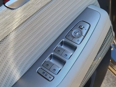 Used 2025 Hyundai Palisade Calligraphy image 18