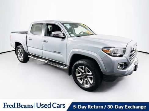 Used 2018 Toyota Tacoma Limited image 31