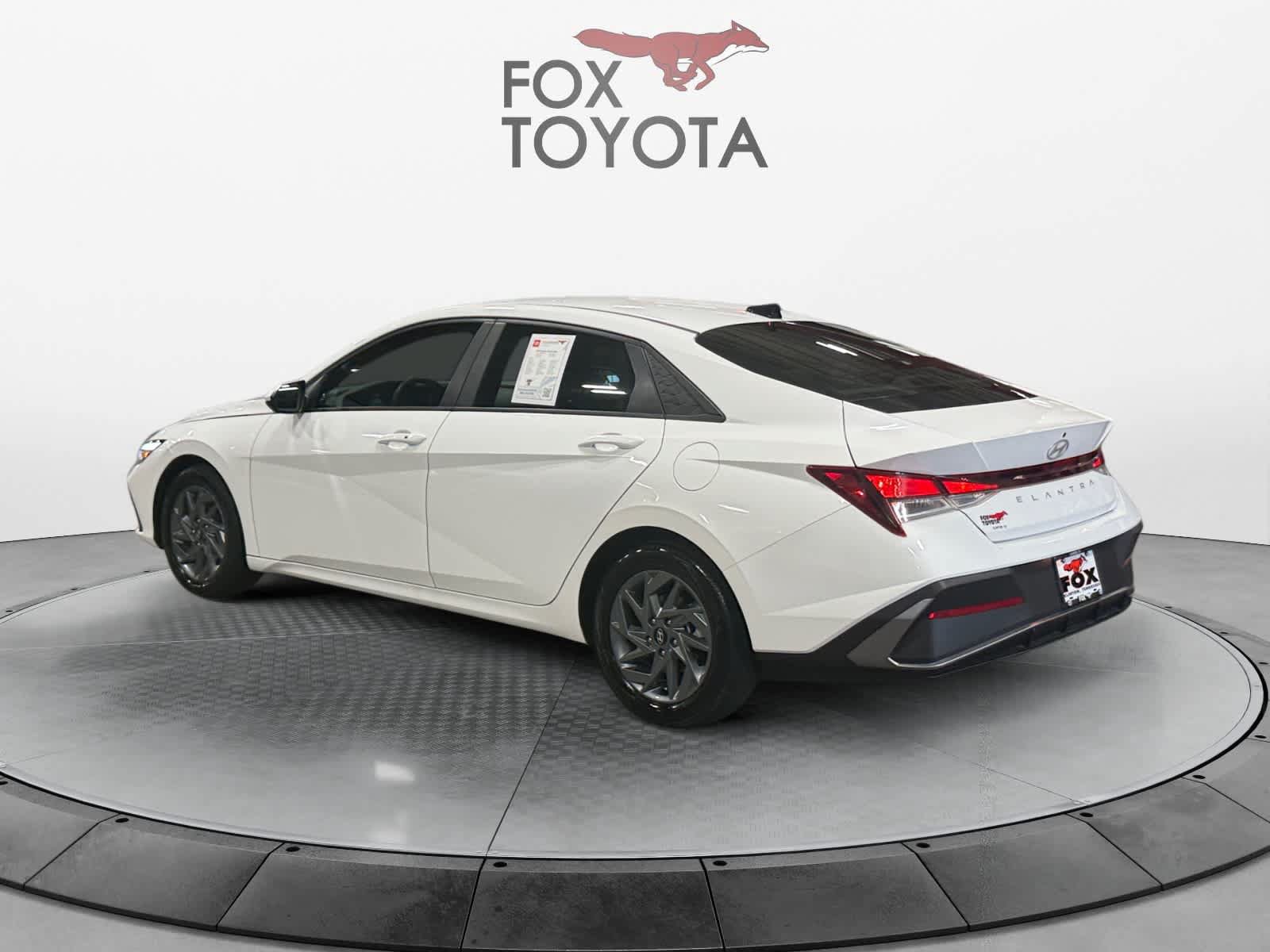 Used 2024 Hyundai Elantra SEL FWD image 4