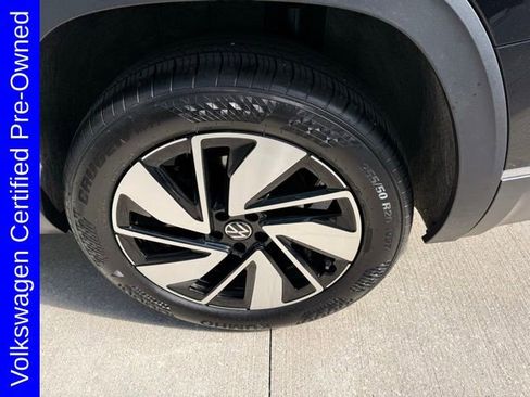Used 2025 Volkswagen Atlas SEL AWD/4WD image 11
