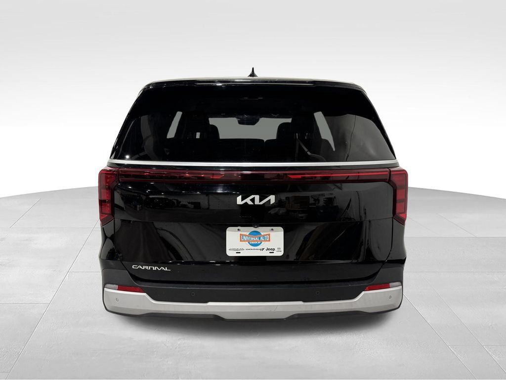 Used 2025 Kia Carnival FWD image 25