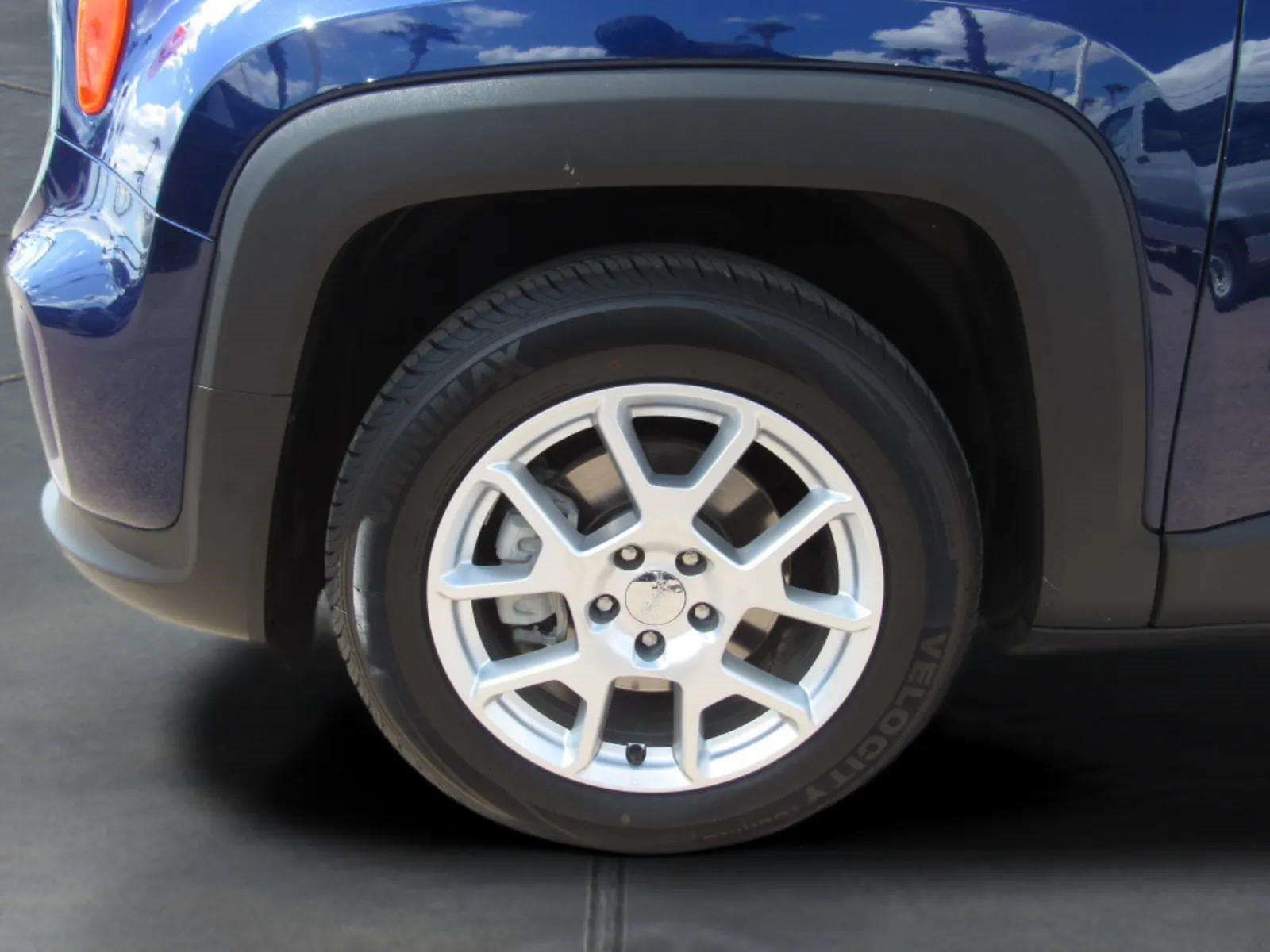 Used 2020 Jeep Renegade Latitude FWD image 4