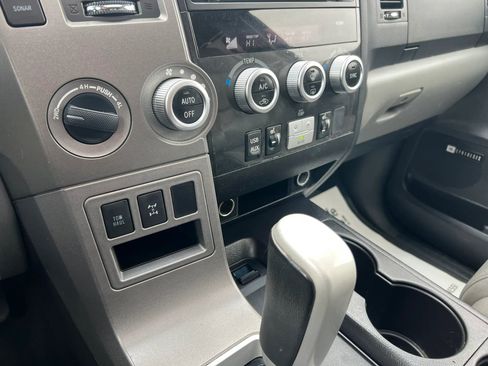Used 2015 Toyota Sequoia Limited image 21