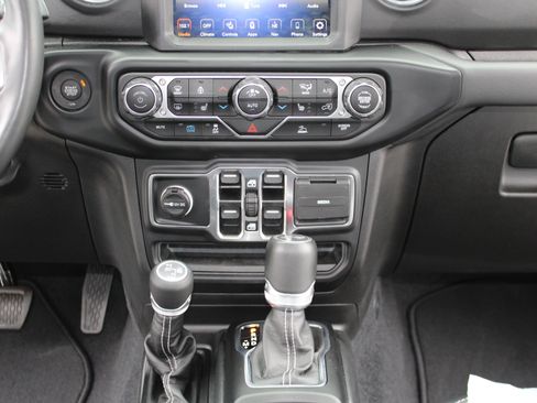 Used 2023 Jeep Wrangler Unlimited Sahara w/ Cold Weather Group AWD/4WD image 21